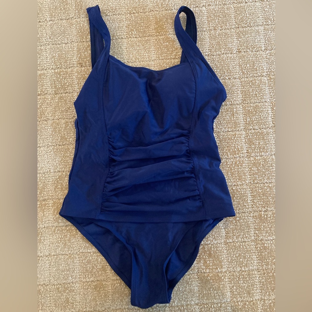 Navy Like New one piece Swimsuit sz 6